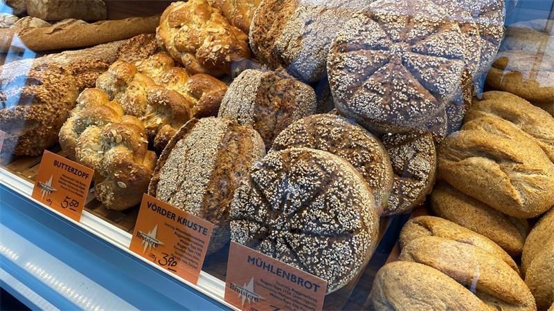Aus für Brotstern: Buxtehuder Unternehmerin schließt ihre Bio-Bäckerei Zuletzt führte der zertifizierte Biobetrieb 20 verschiedene Brotsorten und dazu noch Kleinbackwaren.