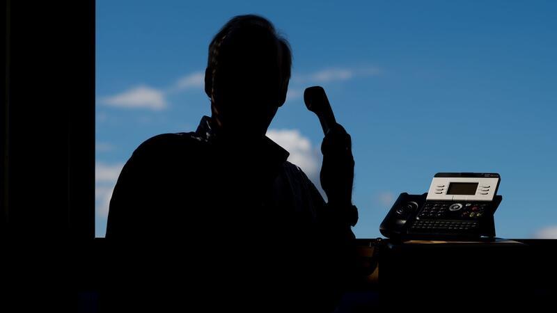 Polizei im Kreis Stade warnt vor „Enkeltrick“: So skrupellos sind Verbrecher am Telefon Zuletzt haben die Schockanrufe in der Region wieder deutlich zugenommen.