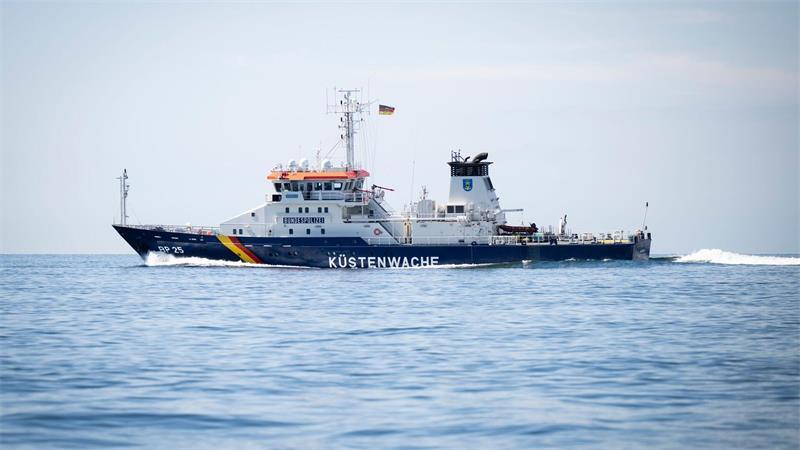Greenpeace: Schattenflotte fährt näher an Deutschland vorbei Zuletzt hatten neben Schweden noch weitere Staaten mutmaßliche Schattenflotten-Tanker gestoppt, etwa Frankreich und Großbritannien.