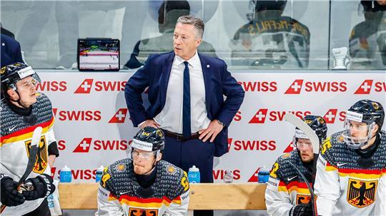 Zuletzt immer öfter ratlos an der Bande: Eishockey-Bundestrainer Harold Kreis (Archivbild) 