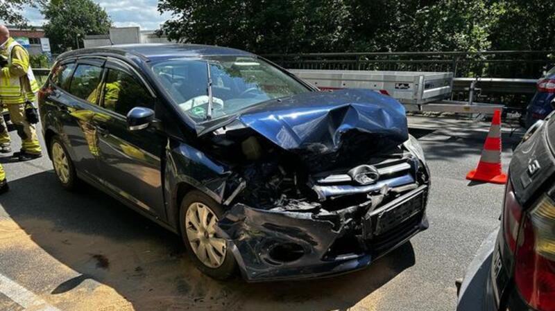 Zuletzt mussten die Stader Feuerwehrleute zu einem Unfall ausrücken.