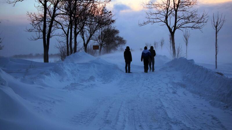 Zuletzt war Fehmarn im Winter 2010/2011 stark von Schneeverwehungen betroffen gewesen. (Archivbild)