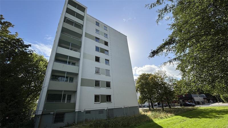 Gesperrtes Stader Hochhaus: „Es tat weh, alles zurückzulassen“ Zuletzt waren noch 5 der insgesamt 40 Wohnungen in dem Hochhaus in der Grünendeicher Straße bewohnt. Inzwischen sind alle Mieter in städtischen Unterkünften untergebracht worden.