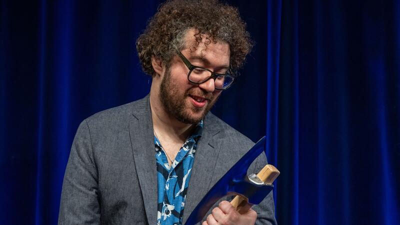 Kerkeling über Preisträger: So viel lange nicht mehr gelacht Zum 40. Mal ist in Passau der Kabarettpreis ScharfrichterBeil vergeben worden. Bekommen hat ihn in diesem Jahr: David Stockenreitner.