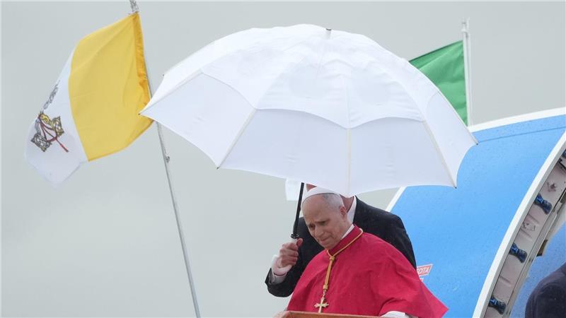 Zum Auftakt einer Afrika-Reise wurde Papst Leo XIV. von Kritik aus dem Weißen Haus überrascht.