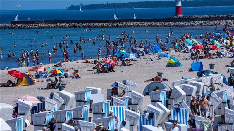 Zum Ende der Woche erwartet Norddeutschland die erste Hitzewelle des Jahres. (Symbolbild)
