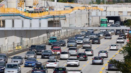 Zum Ferienstart werden volle Autobahnen erwartet. (Symbolbild)