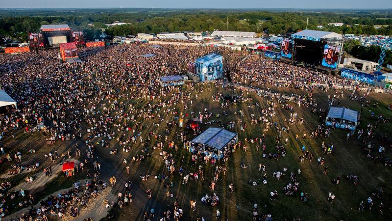 Polizei: Festival Deichbrand ausgelassen und friedlich Zum Festival Deichbrand in Nordholz im Landkreis Cuxhaven kamen täglich rund 60.000 Musikfans. Mehr als 120 nationale und internationale Künstlerinnen und Künstler standen auf dem Programm.