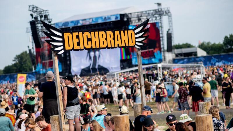 Polizei: Festival Deichbrand ausgelassen und friedlich Zum Festival Deichbrand in Nordholz im Landkreis Cuxhaven kamen täglich rund 60.000 Musikfans. Mehr als 120 nationale und internationale Künstlerinnen und Künstler standen auf dem Programm.