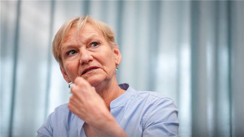 Zum Gedenken an das Kriegsende vor 80 Jahren feiern Bischöfin Kirsten Fehrs und Bischof Georg Bätzing einen Gottesdienst in Berlin. (Archivbild)