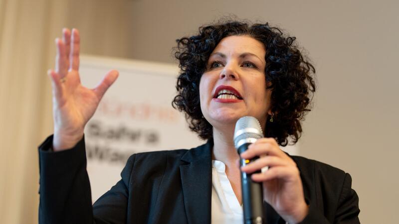 Zum Gründungsparteitag des Bündnisses Sahra Wagenknecht (BSW) im niedersächsischen Oldenburg kam auch die Co-Bundesvorsitzende Amira Mohamed Ali. Die neue Partei ist nun in neun Bundesländern vertreten.