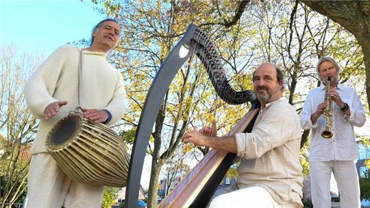 Zum Programm gehört ein Mitsing-Konzert mit der Mantra-Band Soulgate.