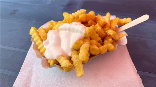 Zum Reinbeißen: Die Samtgemeinde will dafür sorgen, dass Besucher ihre Schwimmbad-Pommes im Sommer bekommen.