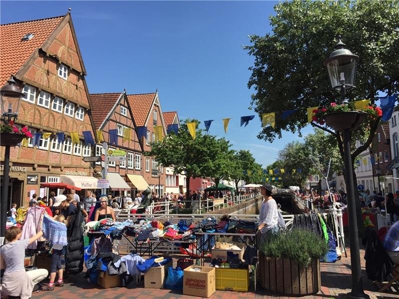 Zum Stadtfest gehört traditionell auch ein großer Flohmarkt in der Altstadt. Antje Kröger