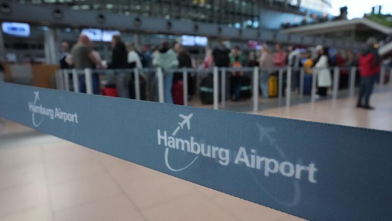 Hamburger Flughafen erwartet großen Andrang zum Ferienstart Zum Start der Sommerferien im Norden soll es am Hamburger Flughafen voll werden. (Symbolbild)