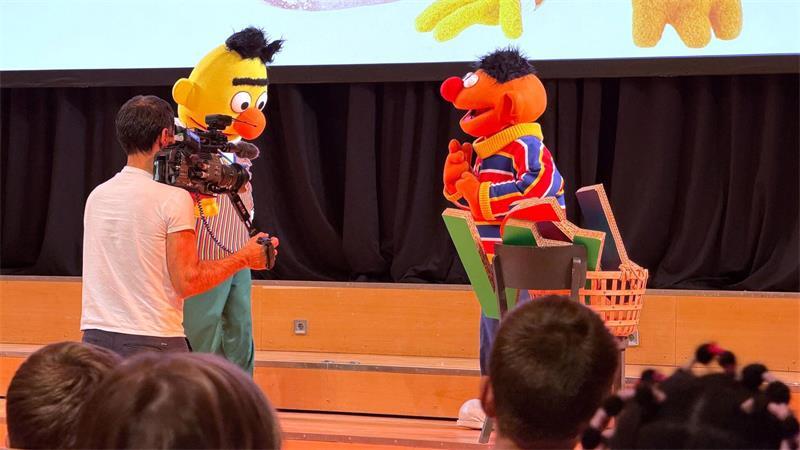 Zum Start der neuen Staffel der „Sesamstraße“ durften rund 200 Kinder die erste Folge vorab ansehen. 