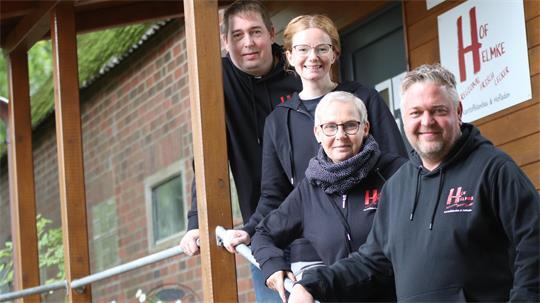 Zum Tag des Engels sammelt das Team um Famillie Helmke Geld für das Kinderhospiz Sternenbrücke, (von links) Stefan und seine Frau Anja Helmke, Melanie Helmke und ihr Mann Andreas.