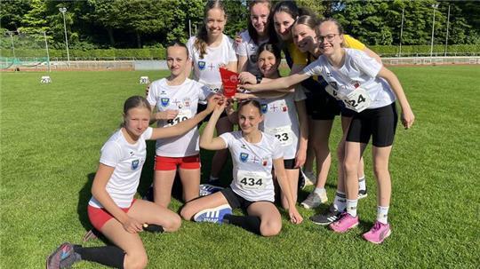 Zum U16-Erfolgsteam gehören Emma Eichner, Amelie Fritsch, Linda Walther, Luzie Knebel, Emily Messerschmidt, Sophia Stotland (BSV), Helena Blake, Mina Bilen, Ella Wehle, Vivienne Faust (HTB62 Hamburg).