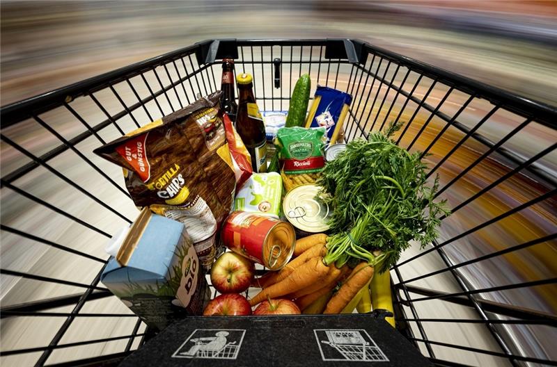 Edeka räumt Miracoli, Uncle Ben's und weitere Produkte aus Regalen Zum US-Konzern Mars Incorporated gehören nicht nur Schokoriegel, sondern auch Hunde- und Katzenfutter, Nudel- und Reisprodukte. Foto: dpa-Bildfunk