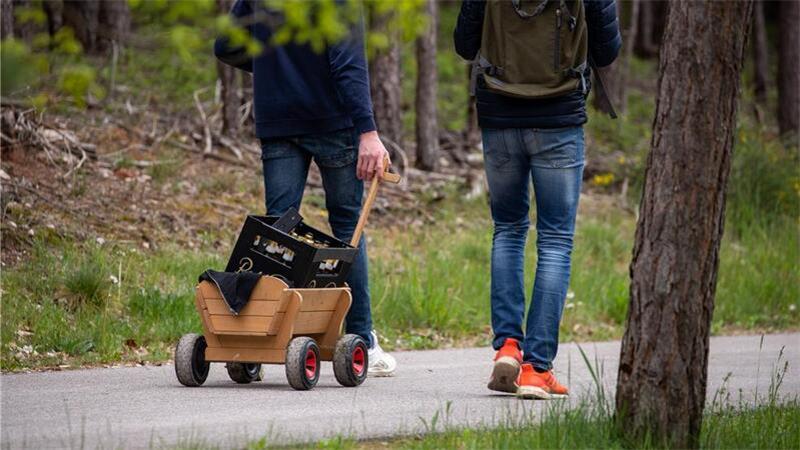 Zum Vatertag gehört der Bollerwagen. Mit ihm kommt auch der hohe Alkoholspiegel.