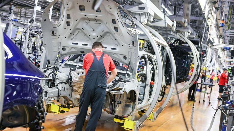 Weniger Erwerbstätige im ersten Quartal Zum Wachstum auf dem Arbeitsmarkt haben die Dienstleistungsbereiche beigetragen, während bei Industrie und Bau weniger Menschen einen Job fanden.