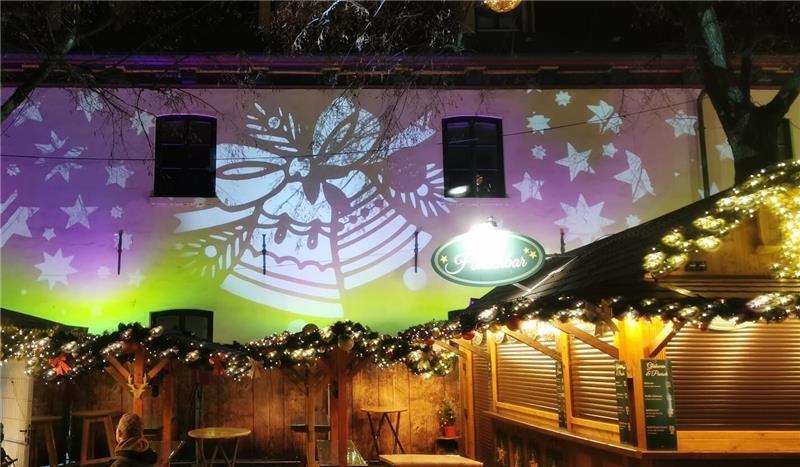So geht Politik: CDU in Stade überholt die SPD rechts beim Sicherheitsdienst Zum Weihnachtsmarkt von Stade Marketing schillernd illuminiert, doch das Gelände rund ums Zeughaus am Stader Pferdemarkt wird von vielen offenbar als unsicherer Raum angesehen.