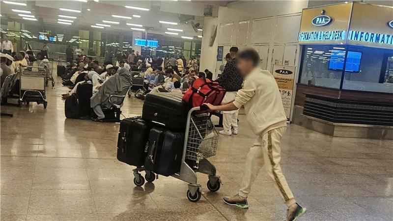 Zum dritten Mal seit dem Regierungswechsel haben sich Afghaninnen und Afghanen mit Aufnahmezusage per Flugzeug von Pakistan nach Deutschland aufgemacht.