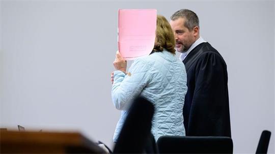 Zum dritten Mal steht eine Frau aus der „Reichsbürger“-Szene vor Gericht.