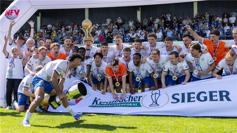 Frust und Enttäuschung bei D/A: Das Pokalfinale in Bildern Zum ersten Mal Pokalsieger: Der SSV Jeddeloh.