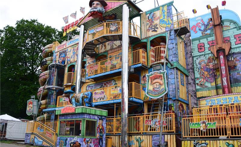 Zum ersten Mal auf dem Pfingstmarkt Neukloster dabei: Fuzzy's Lachsaloon, ein Spaßhaus für Familien mit Hindernisparcours auf fünf Ebenen.