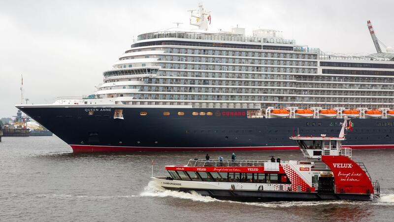 Kreuzfahrtschiff „Queen Anne“ läuft erstmals in Hamburg ein Zum ersten Mal besucht das Kreuzfahrtschiff „Queen Anne“ Hamburg.