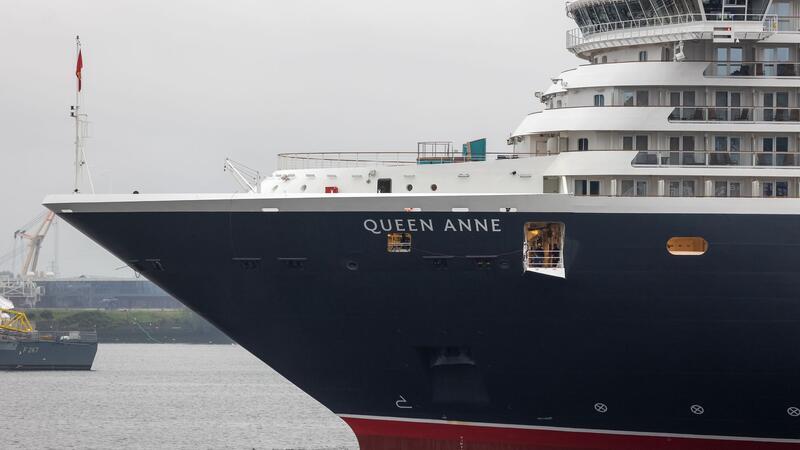 Kreuzfahrtschiff „Queen Anne“ läuft erstmals in Hamburg ein Zum ersten Mal besucht das Kreuzfahrtschiff „Queen Anne“ Hamburg.