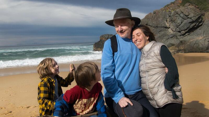 Erstes Familienfoto mit Julian Assange seit seiner Heimkehr Zum ersten Mal erlebt Julian Assange seine Familie in Freiheit.