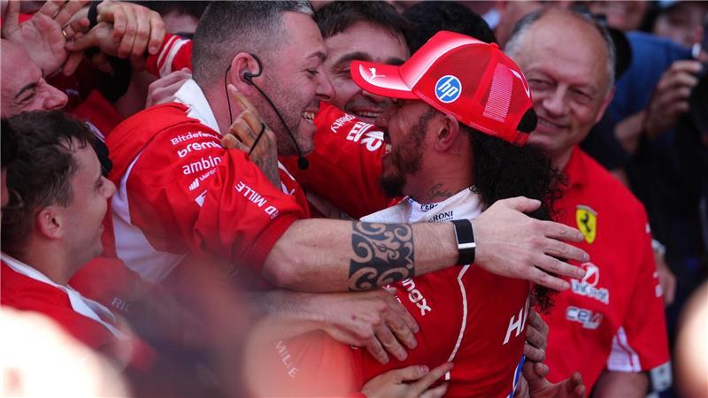 Zum ersten Mal gewinnt Lewis Hamilton im Ferrari.