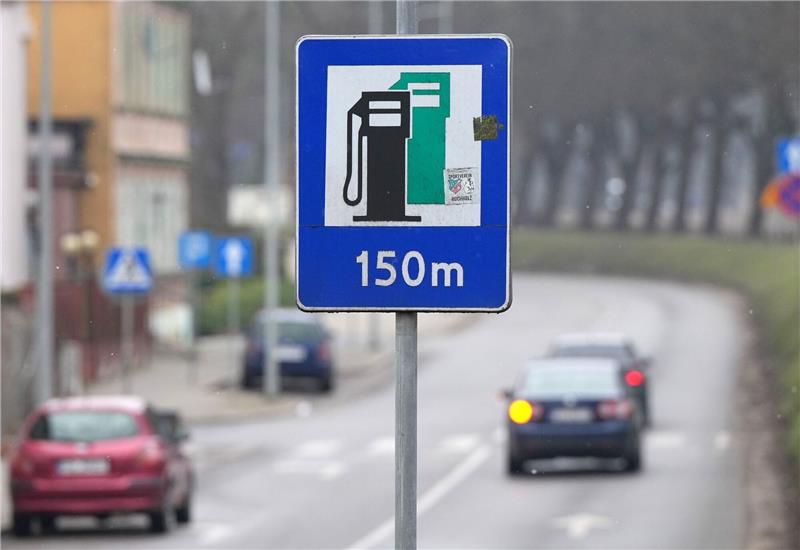 Teure Tankpreise: Dieselpreis überholt Super E10 Zum ersten Mal seit Februar ist Diesel an deutschen Tankstellen wieder teurer als Superbenzin der Sorte E10.