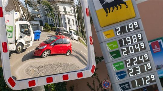 Zum ersten Mal seit Kriegsbeginn sind die Spritpreise im Tagesvergleich gefallen. (Archivbild)