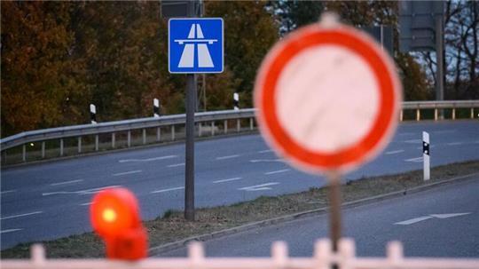 Zum wiederholten Mal wird die Autobahn 7 in Hamburg am Wochenende für Baumaßnahmen voll gesperrt. (Archivfoto)