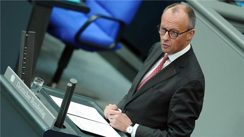 Zum zweiten Mal innerhalb von acht Tagen redet Merz in einer Generaldebatte im Bundestag. (Archivbild)