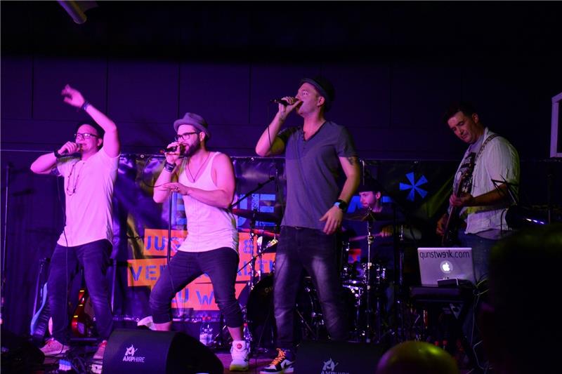 Zum zweiten Mal überzeugte Qunstwerk als Vorgruppe bei einer "1st class session".