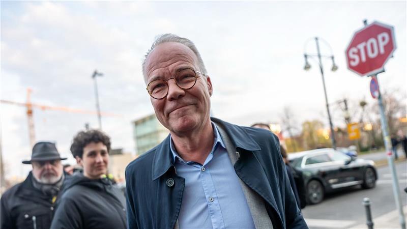 Erste Etappe der Koalitionsverhandlungen vor dem Abschluss Zumindest die Stimmung scheint gut. SPD-Generalsekretär Matthias Miersch auf dem Weg zur ersten Runde der Koalitionsverhandlungen. (Archivfoto)