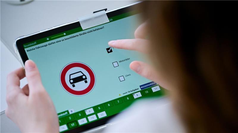 Großer Prozess - Doppelgänger kassieren bei Fahrprüfungen ab Zunehmend decken Ermittler und Gerichte ein weit verzweigtes System der organisierten Kriminalität auf. (Symboldbild)