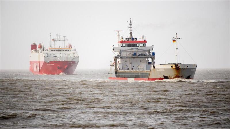 Zunehmender Schiffsverkehr, Munitionssprengungen, seismische Vermessungen, Bagger- und Rammarbeiten, Energiegewinnung: Die Geräusche sind unter Wasser viele Kilometer weit zu hören.