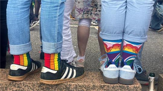 Zur CSD-Demo in Hamburg werden rund 250.000 Menschen erwartet. (Archivbild)