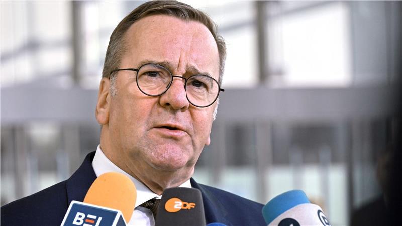 Zur Frage eines möglichen deutschen Truppeneinsatzes zur Absicherung eines künftigen Waffenstillstands wollte sich Pistorius weiter nicht äußern.