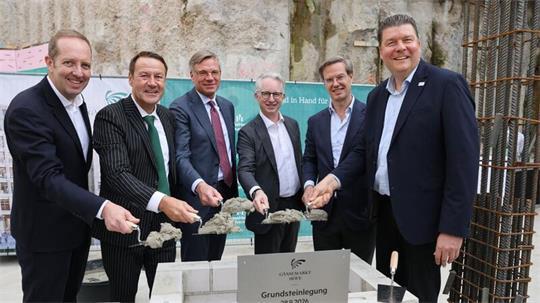Zur Grundsteinlegung der „Gänsemarkt Höfe“ kam auch Hamburgs Finanzsenator Andreas Dressel (SPD).