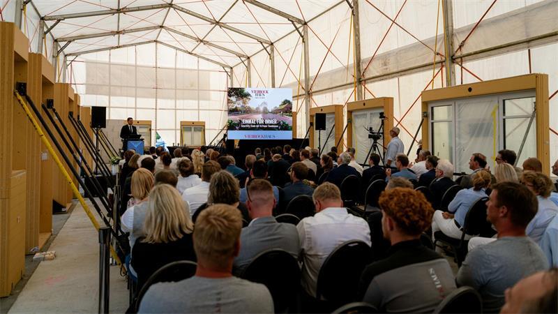 Viebrockhaus: Im Altländer Viertel entsteht Stades erste Smart-City Zur Grundsteinlegung kamen etwa 100 Gäste aus Politik und Wirtschaft.