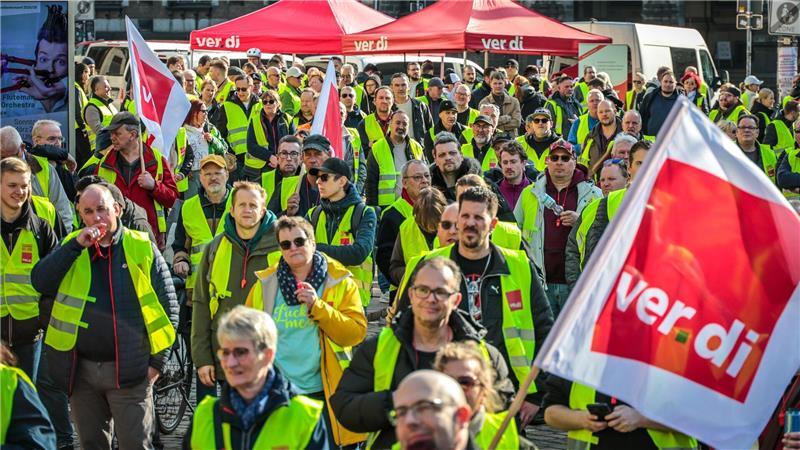 Zur Kundgebung in der Bremer Innenstadt kamen nach Polizeiangaben rund 600 Menschen.