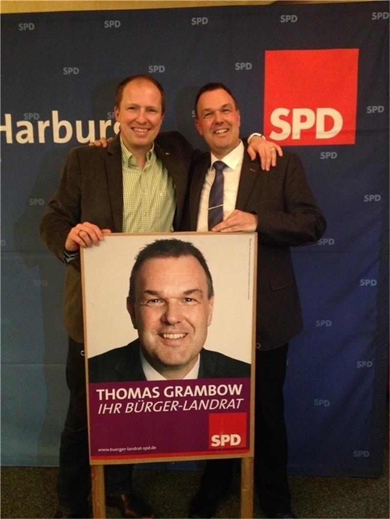 Zur Landratswahl im Kreis Harburg 2014 waren sie noch ein Team: Jetzt gehen Tobias Handtke und Thomas Grambow getrennte Wege. Foto: Archiv