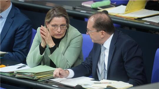 Zur Speicherpflicht für IP-Adressen hat es Gespräche zwischen Justizministerin Hubig (SPD) und Innenminister Dobrindt (CSU) gegeben. (Archivfoto)