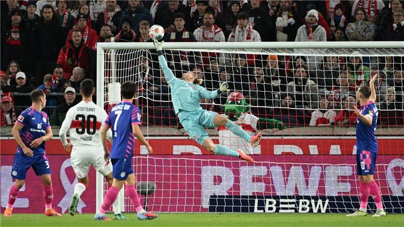Nach medizinischem Notfall: VfB bezwingt Mainz mit 2:1 Zur Stelle: Torwart-Rückkehrer Robin Zentner